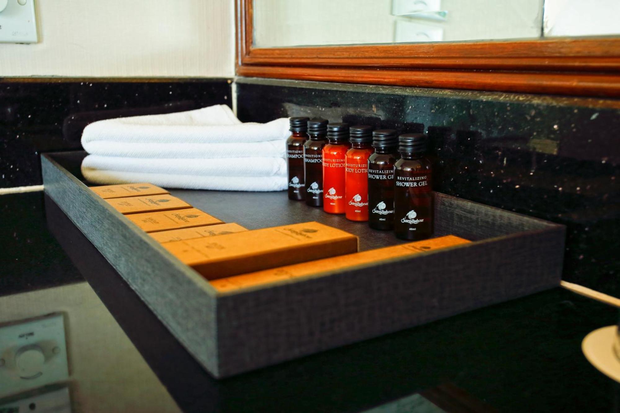 The Pacific Sutera Hotel Kota Kinabalu Eksteriør billede A bathroom tray